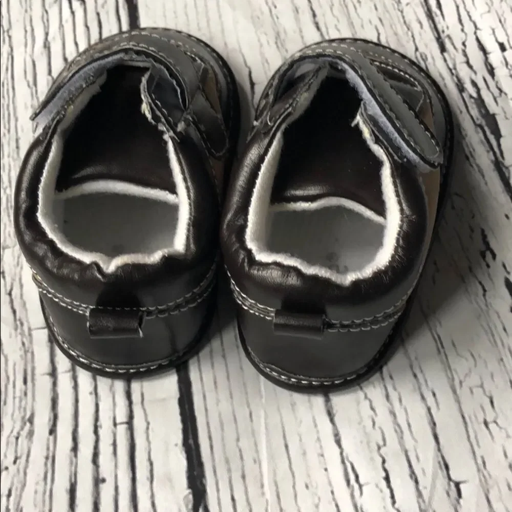 🍭*6/$30* Little me Velcro two tone soft sneaker 3